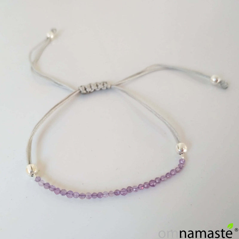 Pulsera mineral plata macramé Iolita